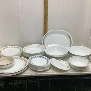 BOX OF ASSORTED CORELL DISHES