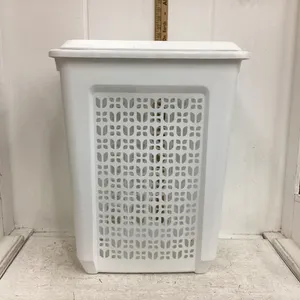RUBBERMAID LAUNDRY HAMPER