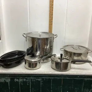 BOX W/ STOCK POT, SMALL ROASTER, POTS