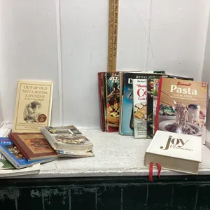 BOX OF MISC COOKBOOKS