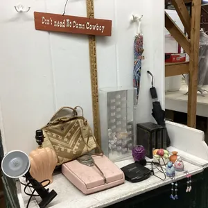 UMBRELLAS, DECOR ITEMS, LAMP, BATHROOM SCALE,