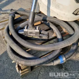 Makita VC4210L Vacuum Cleaner 