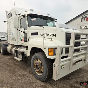 2018 Mack Pinnacle T/A Semi Truck