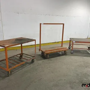 (3) Chariot en acier roulant
 UNRESERVED