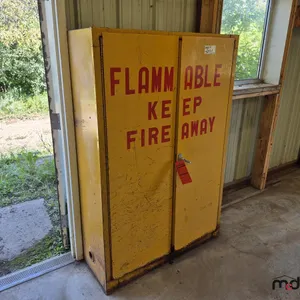 Metal Flammable Storage Cabinet
 UNRESERVED