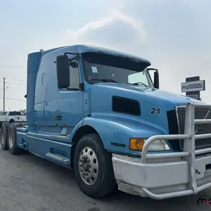 2001 Volvo VNL T/A Sleeper Semi Truck