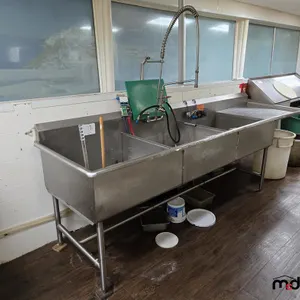 10' x 30" 3-Tub Wash Station
 UNRESERVED