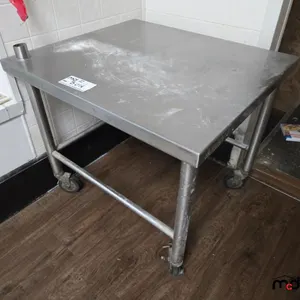 26" x 28" Stainless Table
 UNRESERVED