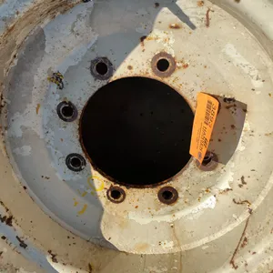 (1) 423165R225 Wheel/Tire