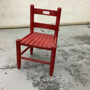 WOOD CHILDS CHAIR - PAINTED RED