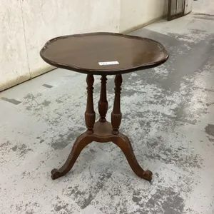 VINTAGE SIDE TABLE W/ SCALLOPED EDGES