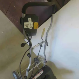 Yardworks 12A Electric Snow Thrower 