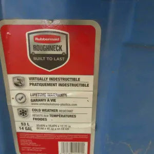 6 Rubbermaid Tubs with Lids