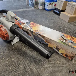 STIHL BG 86 Gas Blower w/ Roof Gutter Kit
 UNRESERVED