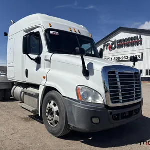 2015 Freightliner T/A Sleeper Semi Truck
