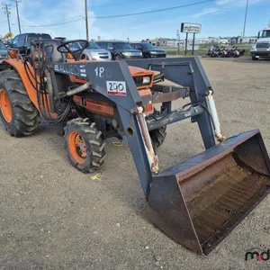Kubota B8200D Tractor w/ Allied 180 FEL
 UNRESERVED
