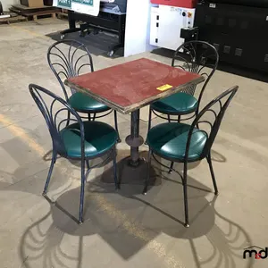 Table and (4) Chairs
 UNRESERVED