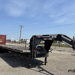 2005 Sure-Pull T/A Gooseneck Trailer