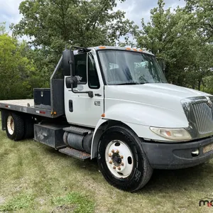 2002 International 4300 S/A Winch Truck
 UNRESERVED