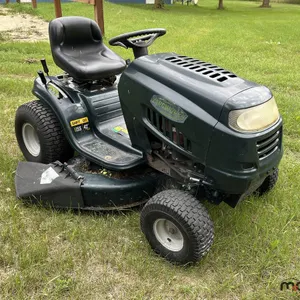 Yardworks 15.5HP 42'' Lawn Tractor
 UNRESERVED