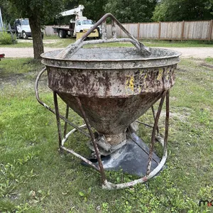 Concrete Crane Bucket
 UNRESERVED