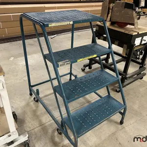 4-Step Rolling Stairs 
 UNRESERVED