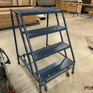 4-Step Rolling Stairs 
 UNRESERVED