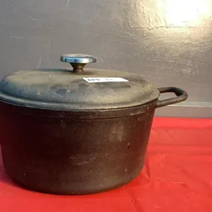LAGOSTINA CAST IRON DUTCH OVEN W/ LID  - 5.7 L