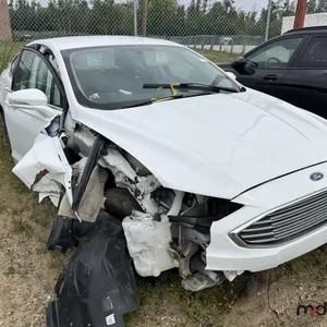 SALVAGE UNIT: 2017 Ford Fusion SE Car
 UNRESERVED