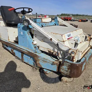 Tennant 265 Self-Propelled Sweeper
 UNRESERVED