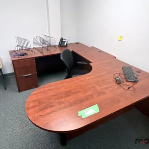 Office Desk w/ Chair & (2) File Cabinets
 UNRESERVED