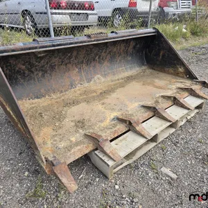 John Deere T72 72" Claw Bucket Skid Steer Attachment
 UNRESERVED