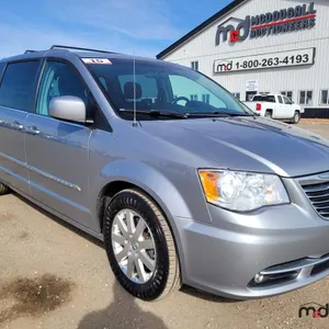 2015 Chrysler Town & Country Van