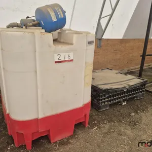 Agristar 27.5-Gallon Tank and  Arena 330 Shipping Folding Carts
 UNRESERVED