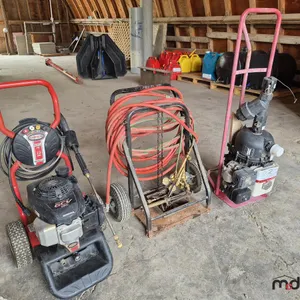 Simpson 2,600 PSI Pressure Washer, Torch Regulators and Lines and Honda Engine w/Pump
 UNRESERVED