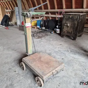 Vintage Scale w/ Wheels
 UNRESERVED