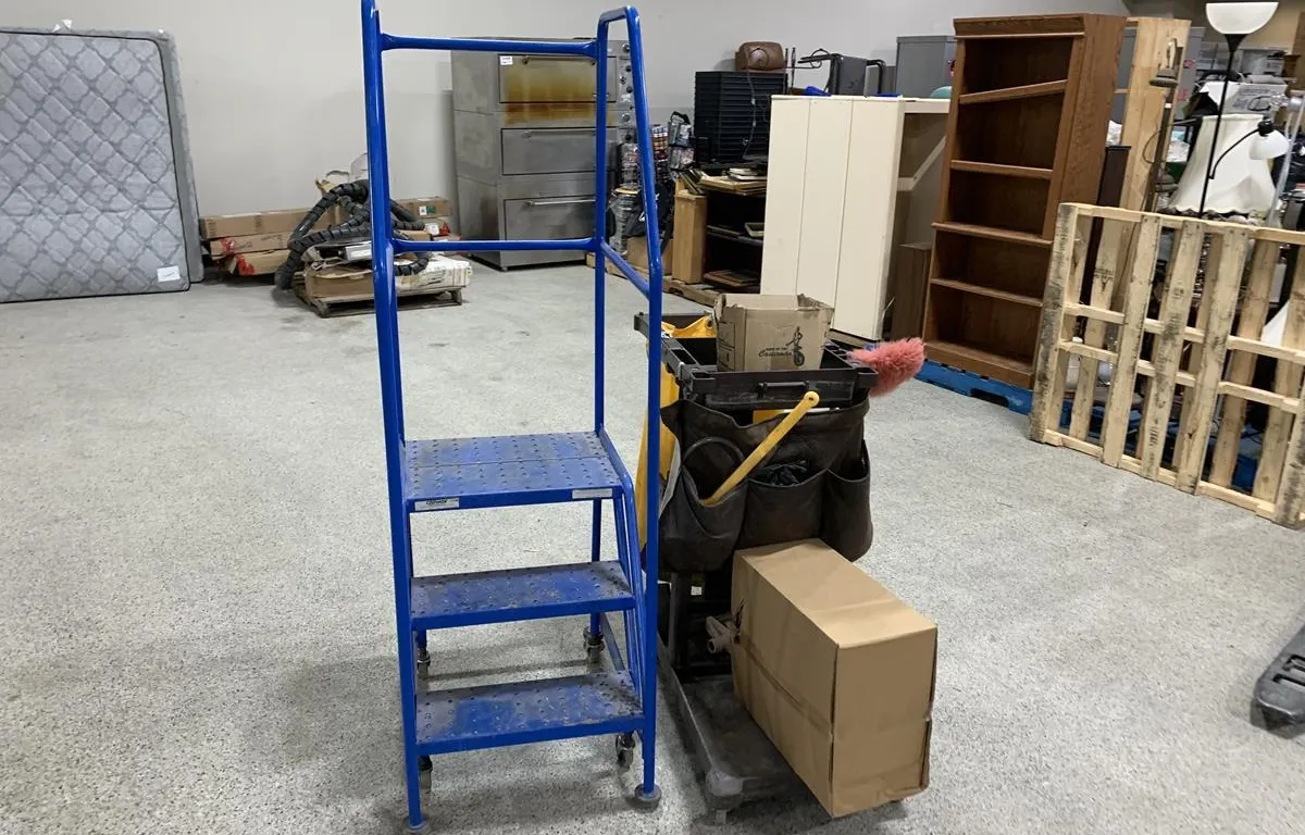 Aisle Ladder and Janitorial Cart UNRESERVED - Aucteeno