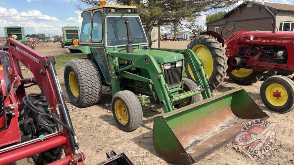 JD 950 MFWD tractor, S/N S026136, F111