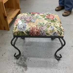 OTTOMAN/STOOL W/ TAPESTRY SEAT & METAL LEGS
