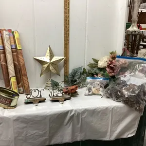 BOX OF DECOR - CHRISTMAS STAR, STOCKING HOLDERS, PINE CONES, SHELLS,