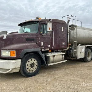 2001 Mack CH613 16000 L 6x4 Sleeper Water Truck