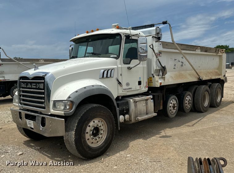2017 Mack GU713 dump truck