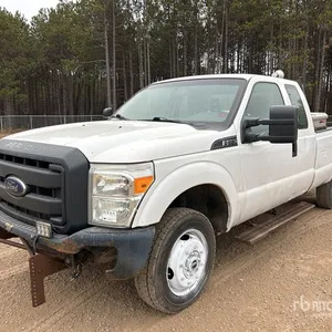 2015 Ford F-250 XL 4x4 Extended Cab Pickup