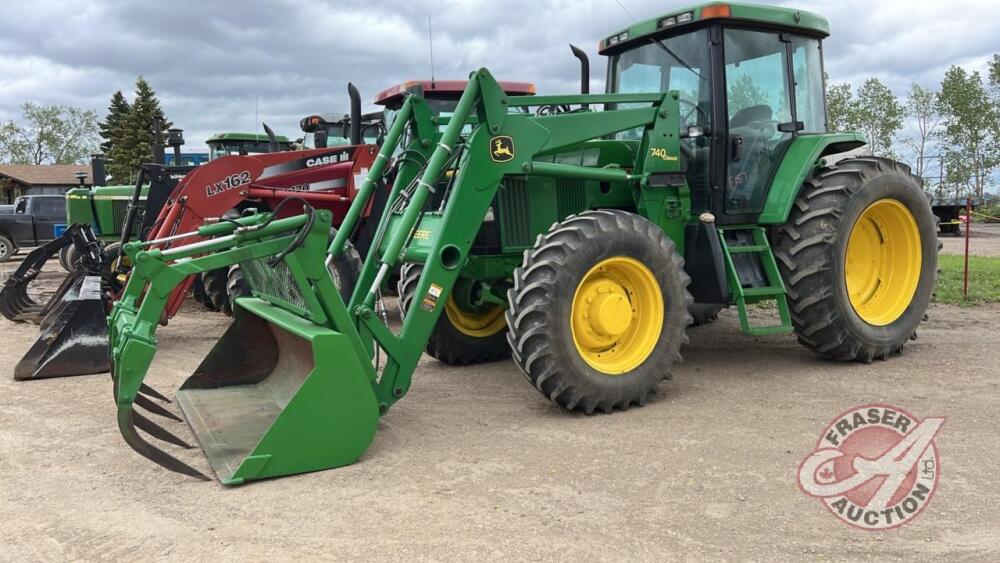 JD 7200 MFWD tractor, S/N 004546, F157