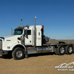 2013 KENWORTH T800 TRI DRIVE SLEEPER WINCH TRACTOR