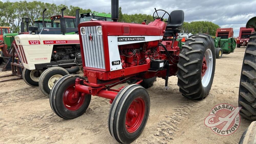 IH 706 gas 2WD open station tractor, S/N 17265-Y, F171