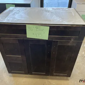 36" Base Cupboard w/ Drawers
 UNRESERVED