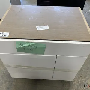 30" Base Cupboard w/ Drawer
 UNRESERVED