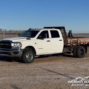 2019 DODGE RAM 3500 CREW CAB FLATBED TRUCK