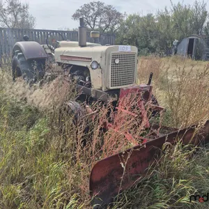 Cockshutt 570 Tractor w/ 8' Blade (Non-Runner)
 UNRESERVED